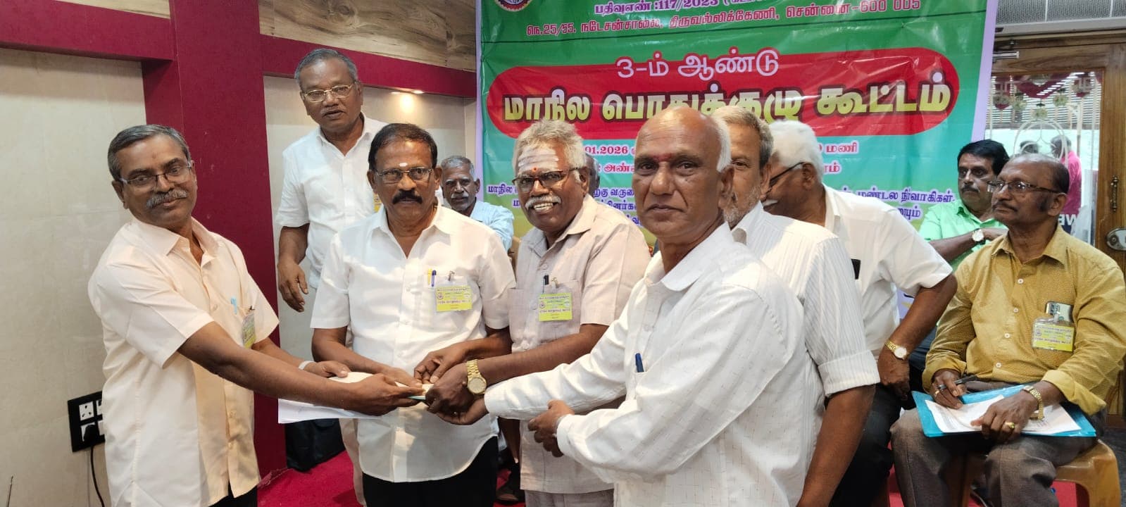 சான்றிதழ் வழங்கும் நிகழ்வு